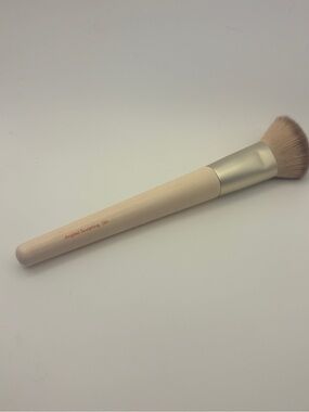 Ulta Beauty collection Angled Sculpting Brush 130